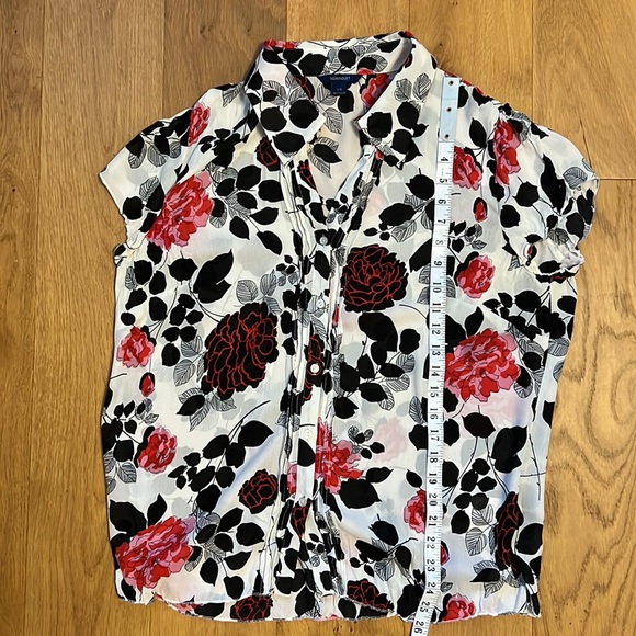 Splendour Sleeveless Summer Top - Picture 5 of 5